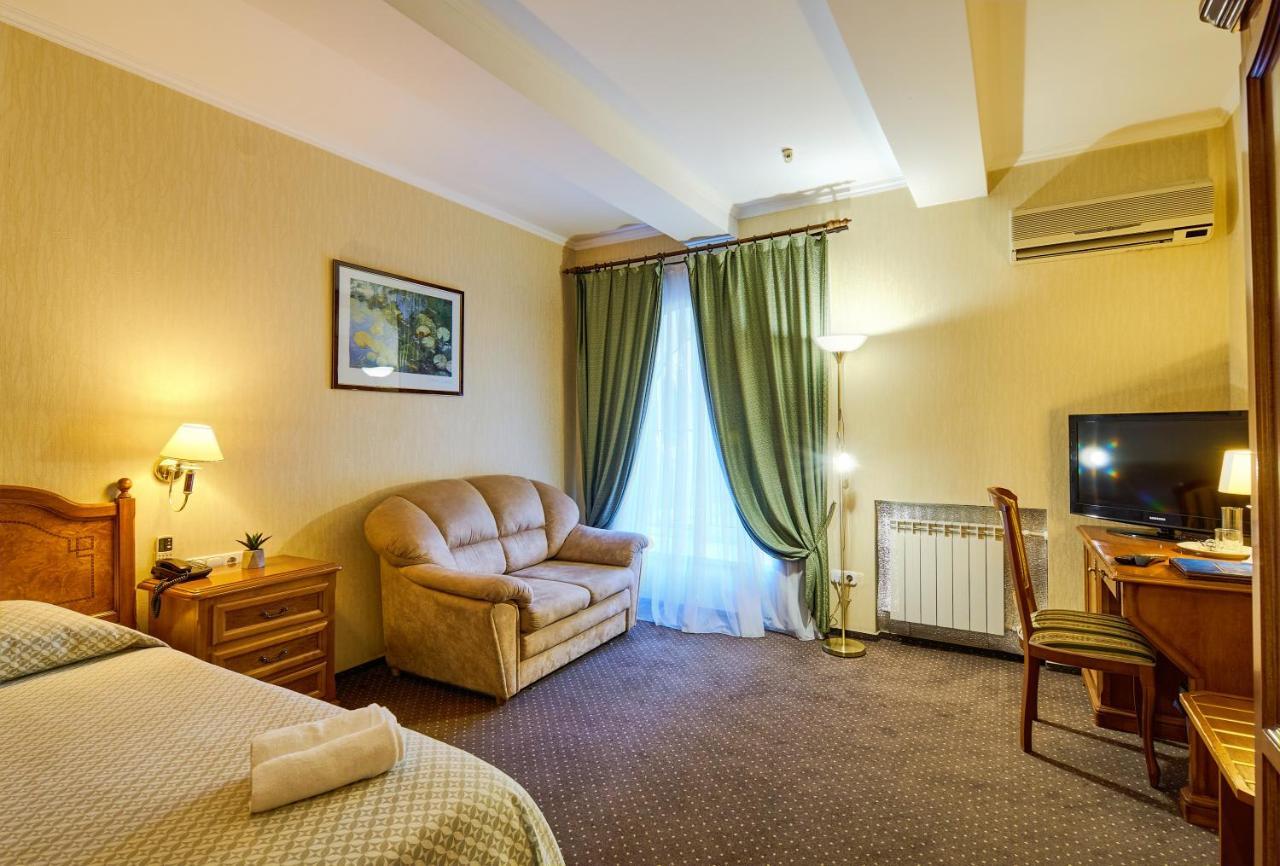 Art Hotel Academy Днепър Екстериор снимка