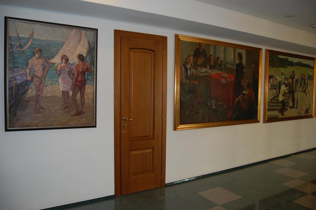 Art Hotel Academy Днепър Екстериор снимка