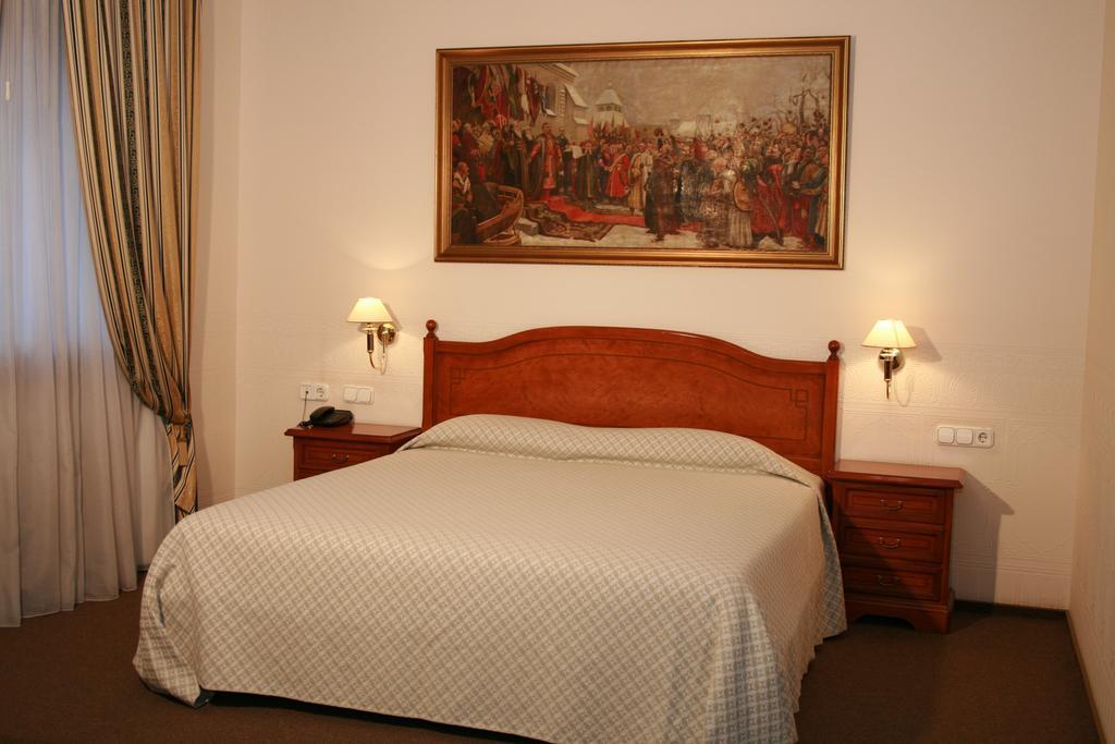 Art Hotel Academy Днепър Екстериор снимка